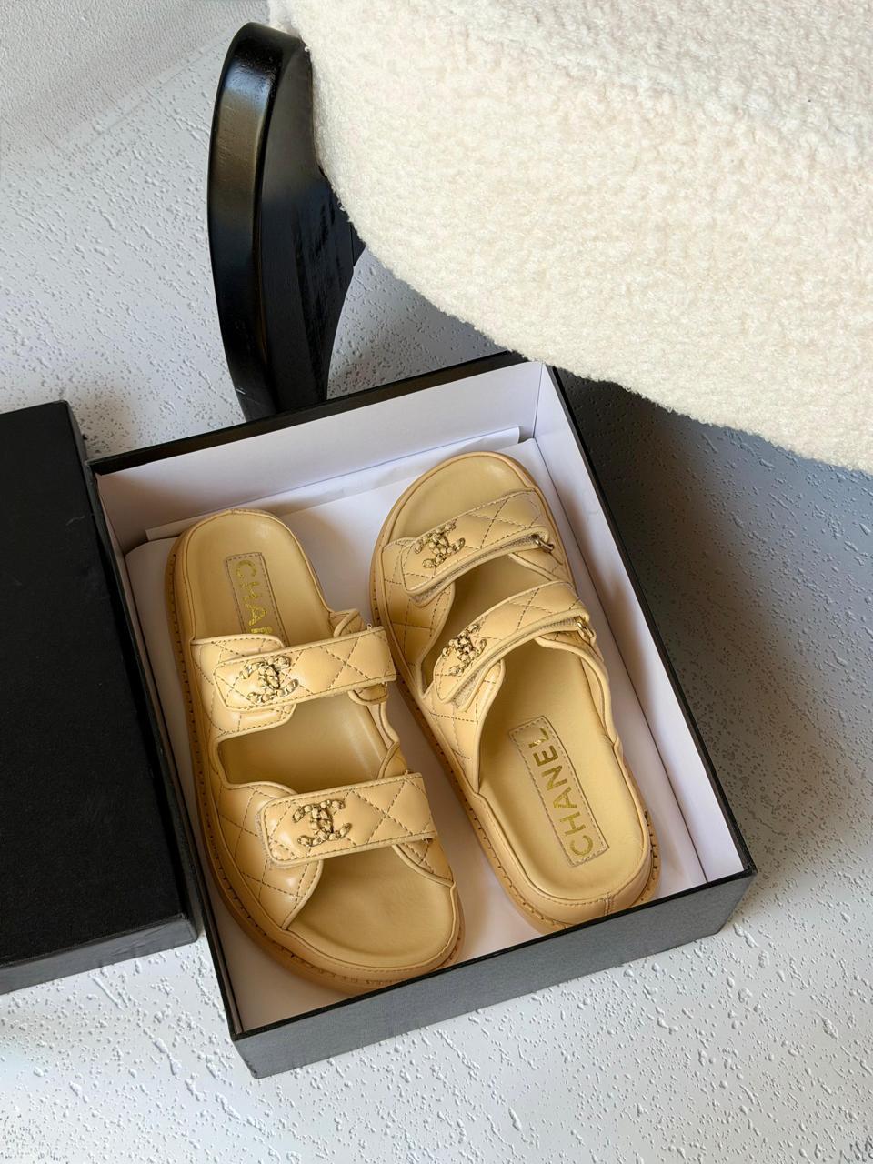 Ladies flats