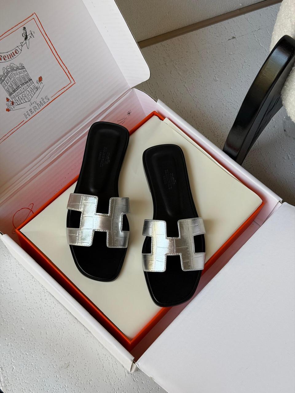 Ladies flats