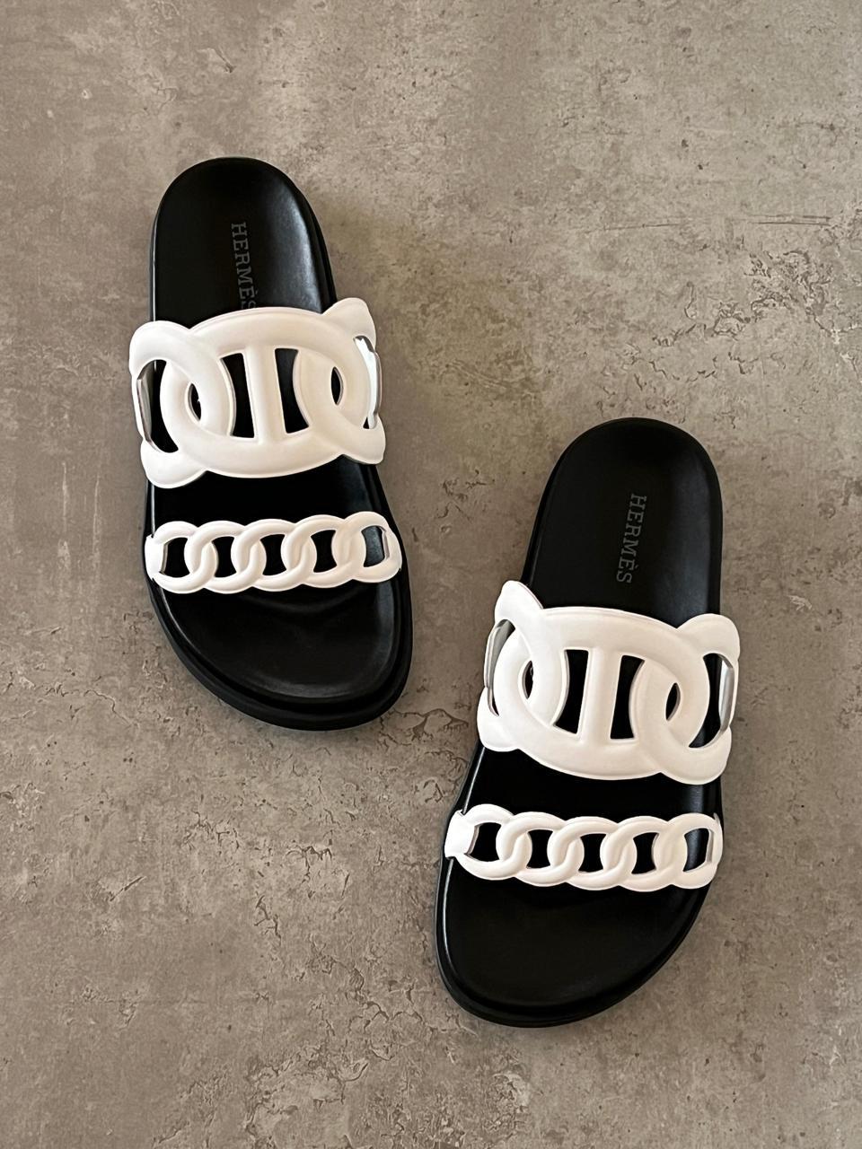 Ladies flats