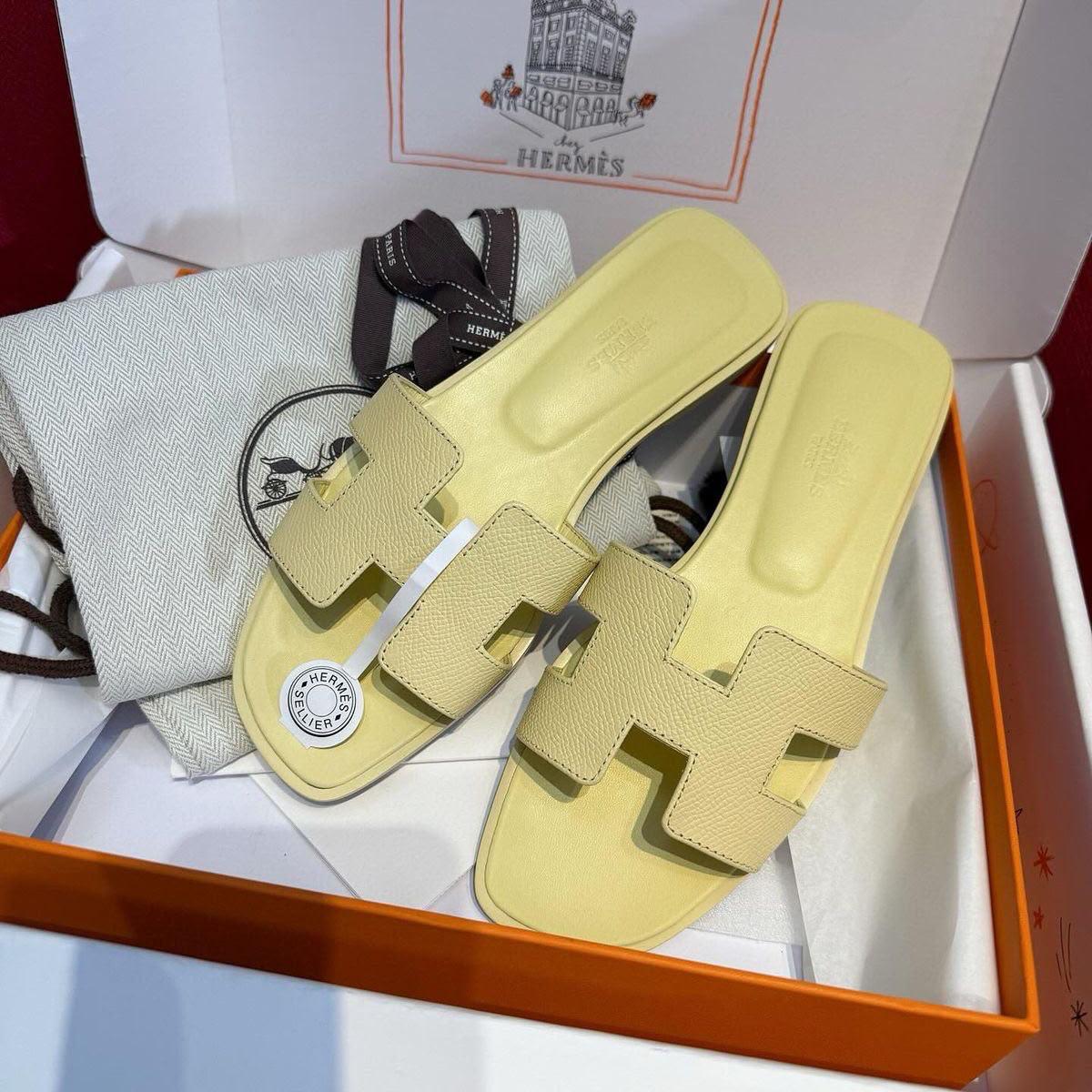 Ladies flats