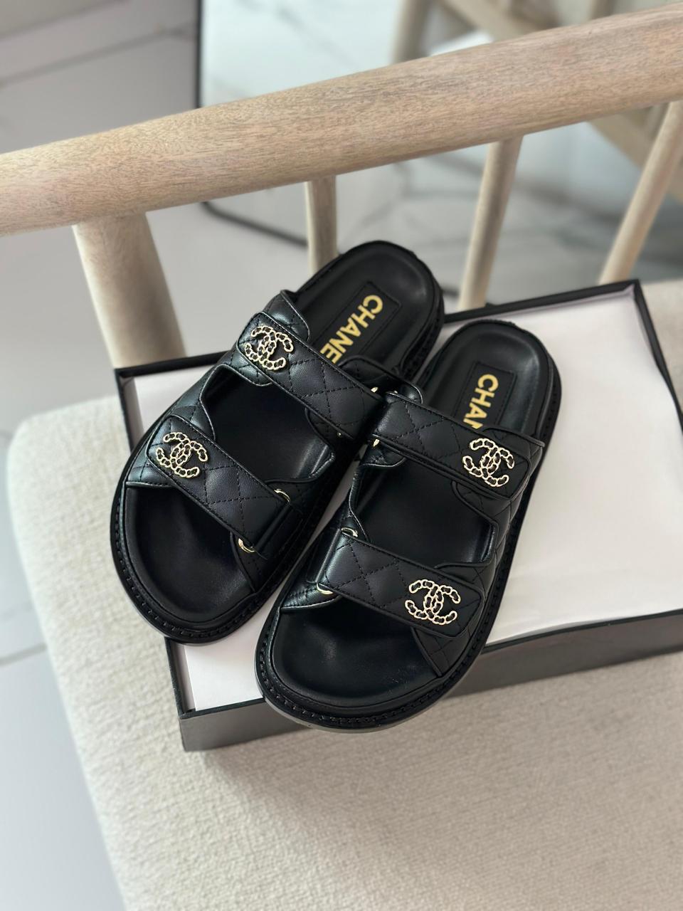 Ladies flats
