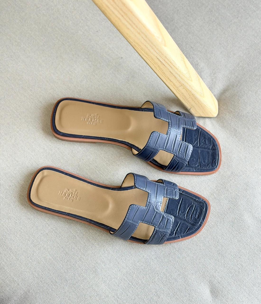 Ladies flats