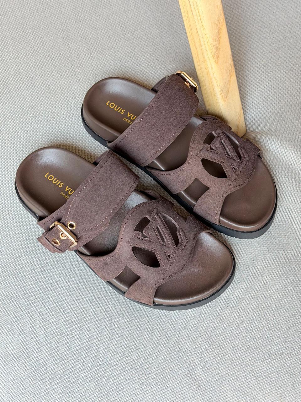 Ladies flats