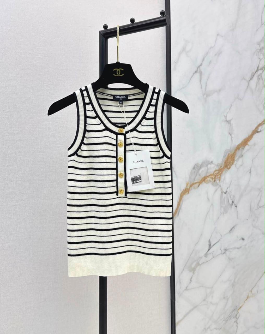 Ladies t-shirts & tops