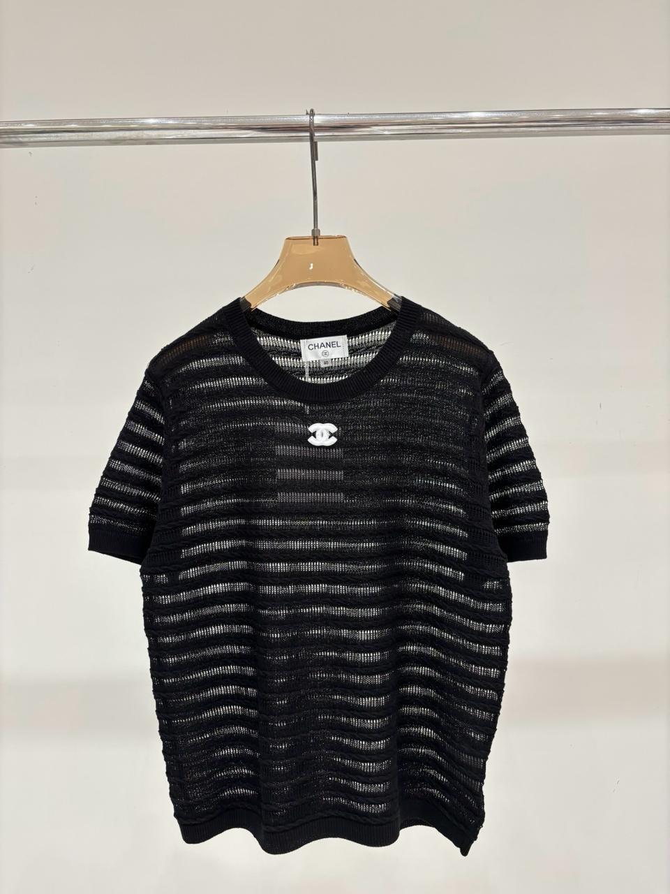 Ladies t-shirts & tops