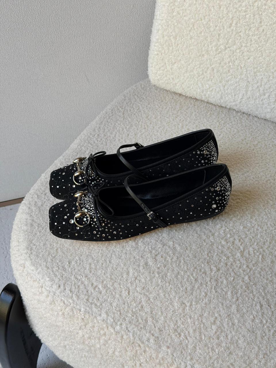 Ladies shoes