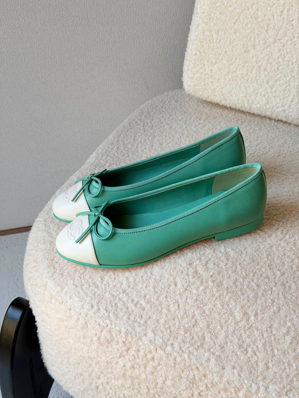 Ladies shoes
