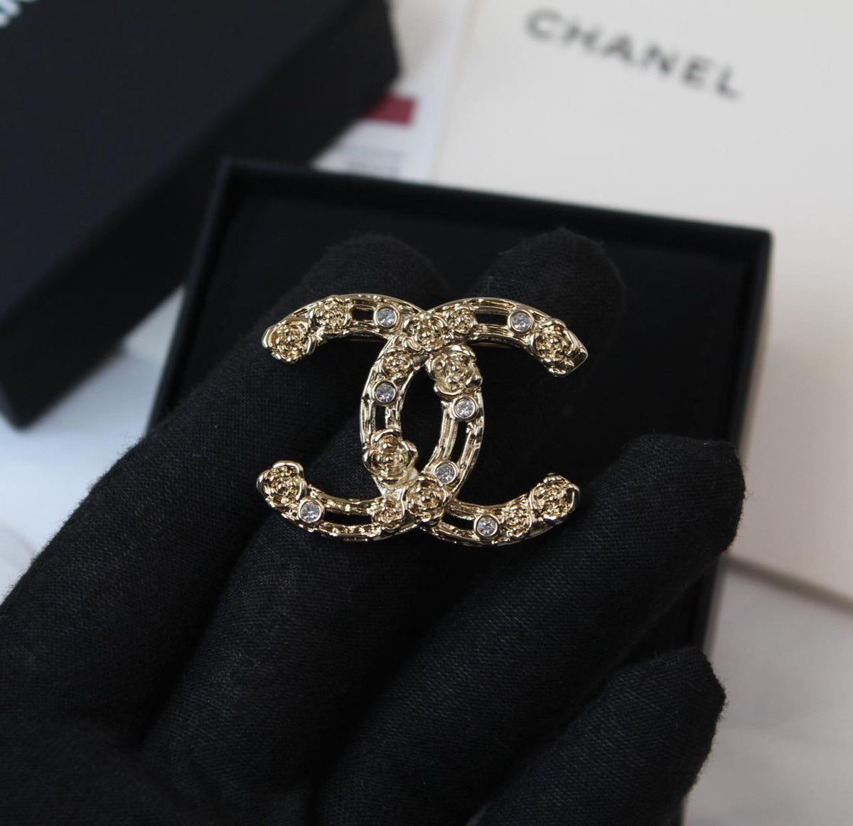 Bracelets & brooches