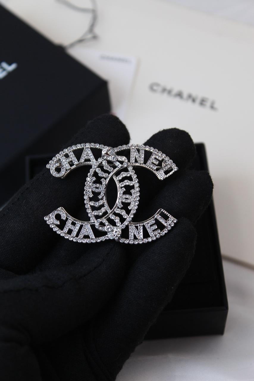 Bracelets & brooches