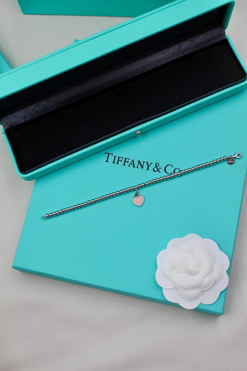 Bracelets & brooches