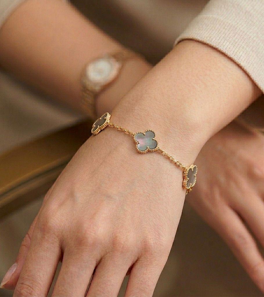 Bracelets & brooches