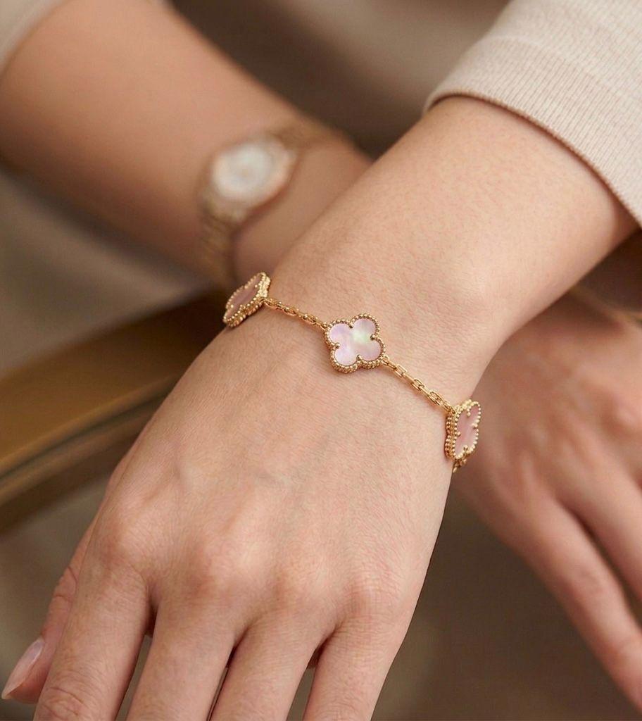 Bracelets & brooches