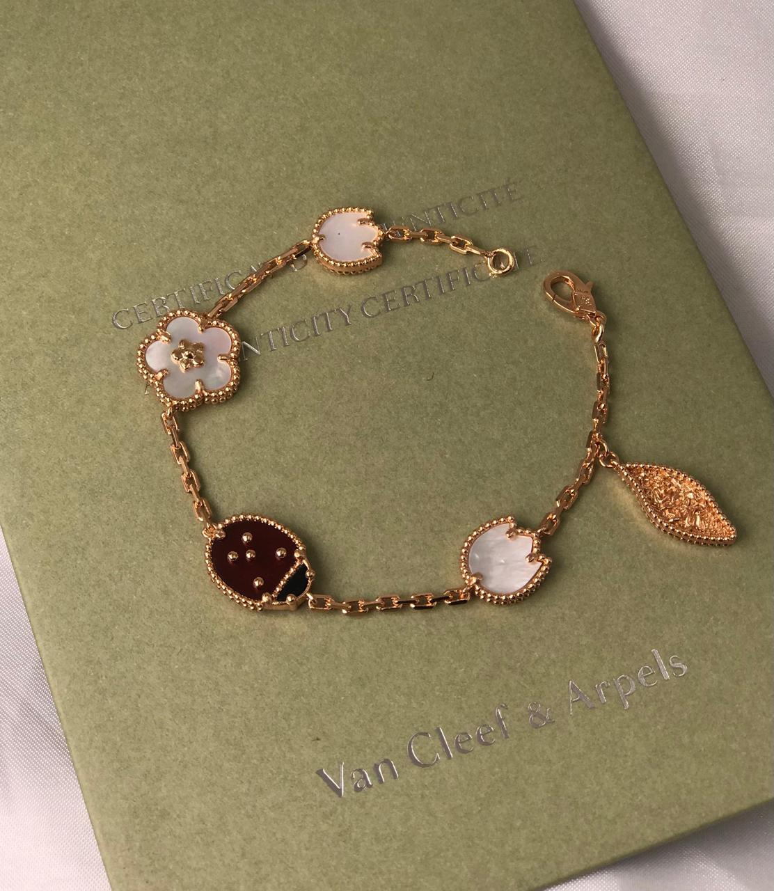 Bracelets & brooches