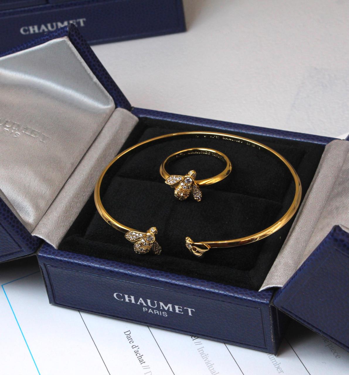 Bracelets & brooches