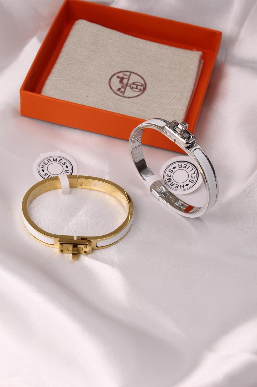 Bracelets & brooches