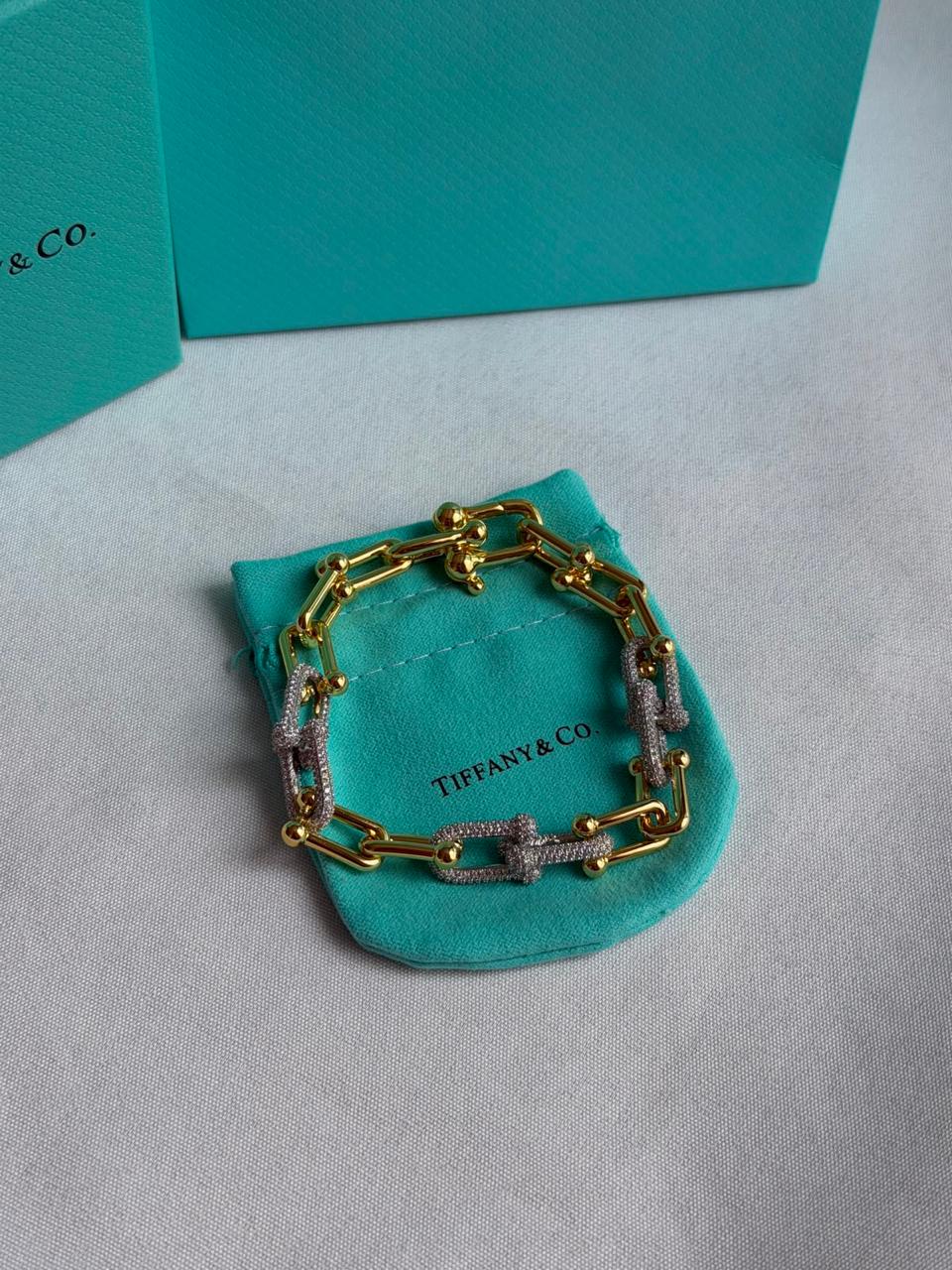 Bracelets & brooches