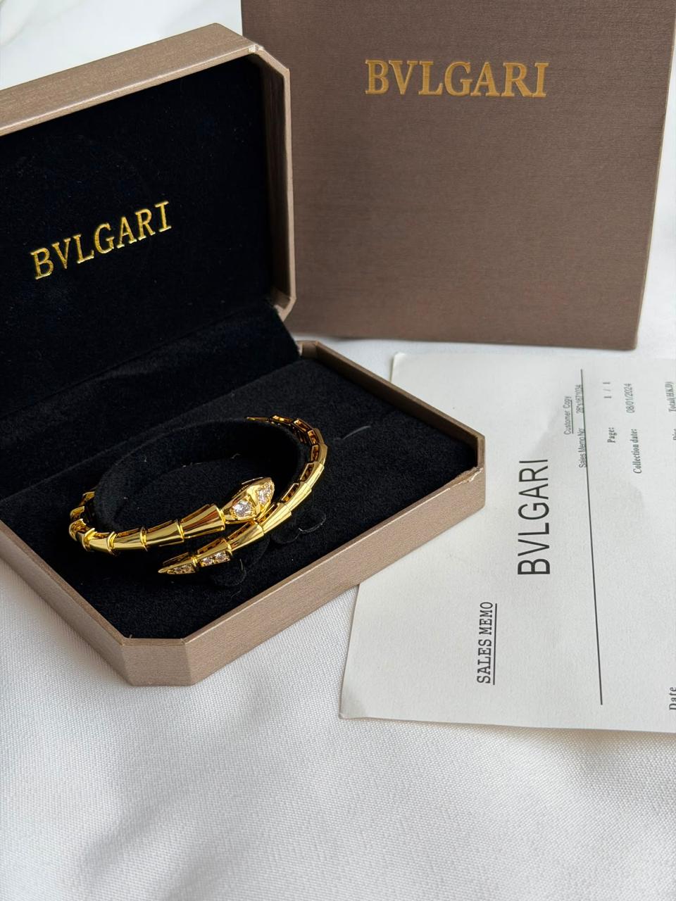 Bracelets & brooches