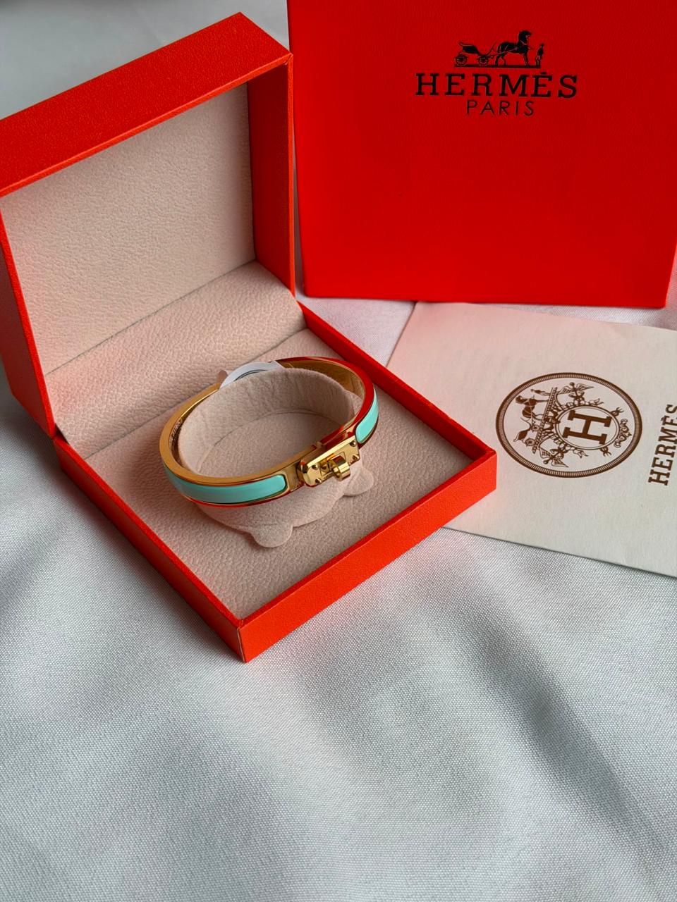 Bracelets & brooches