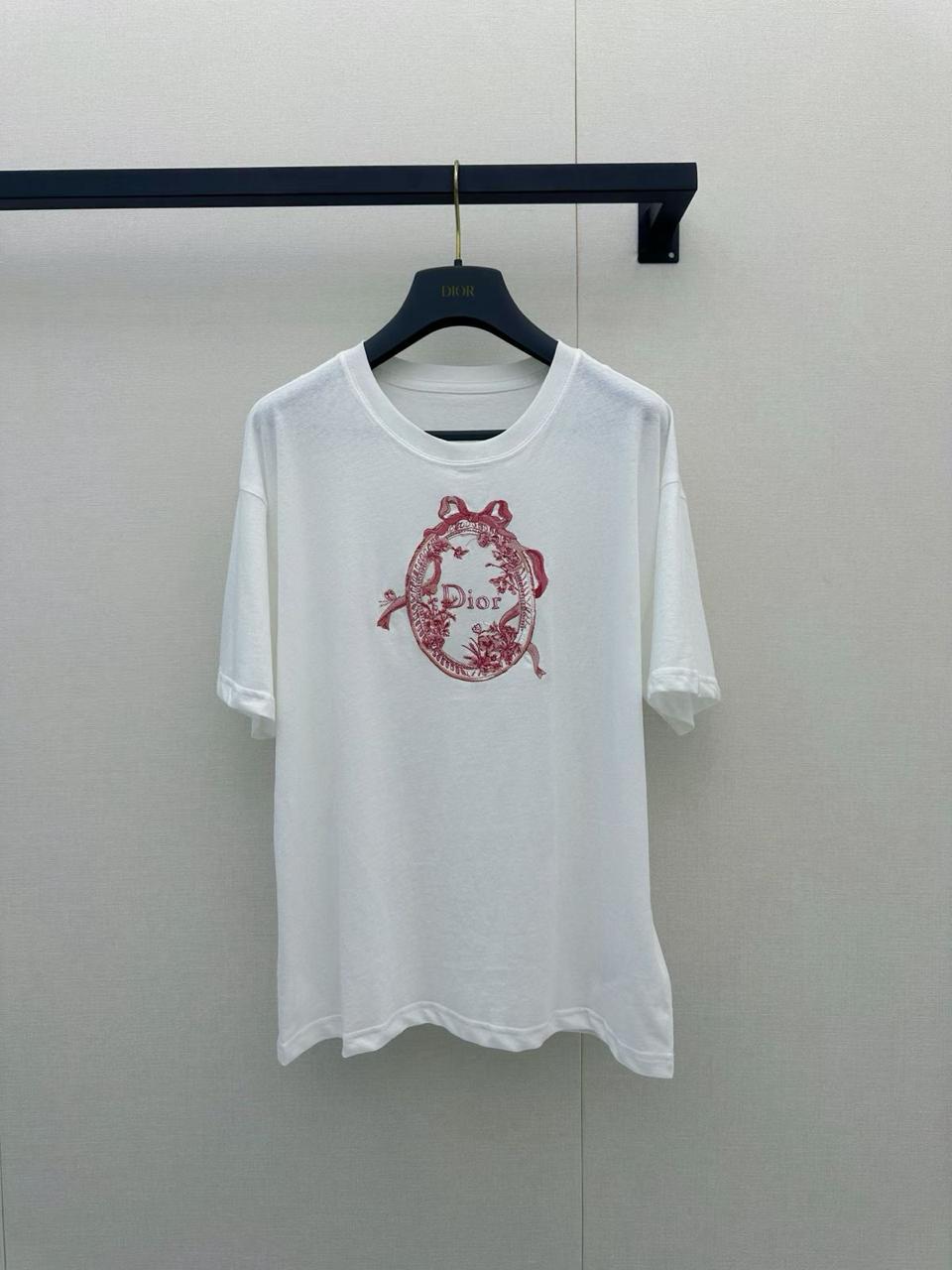 Ladies t-shirts and tops