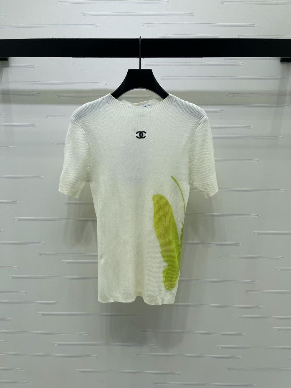 Ladies t-shirts and tops