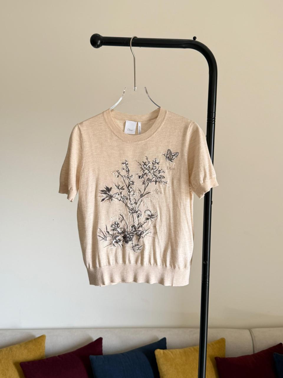 Ladies t-shirts and tops