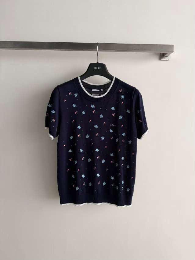 Ladies t-shirts and tops