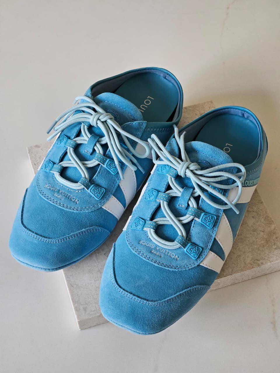 Ladies sneakers