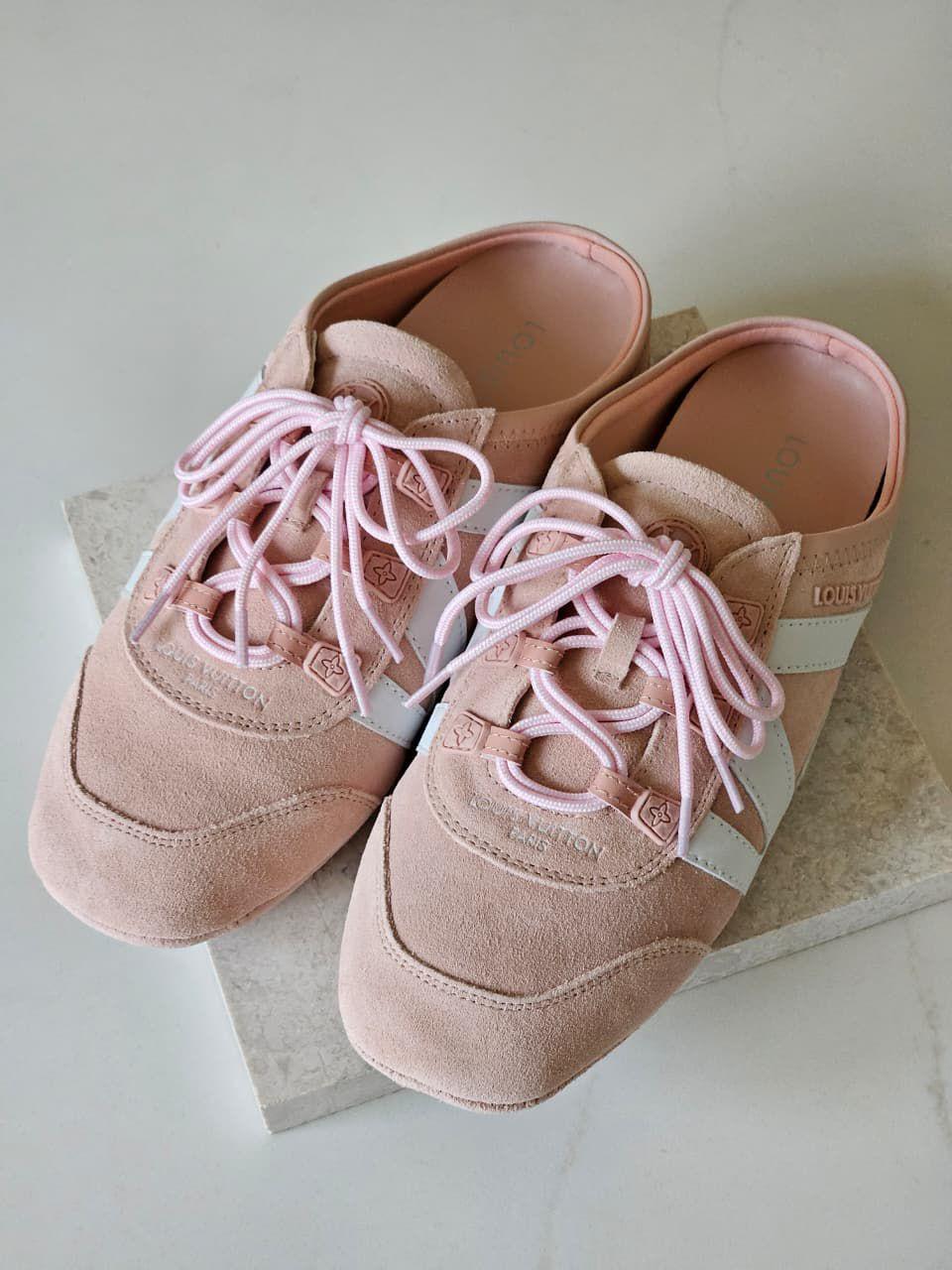 Ladies sneakers