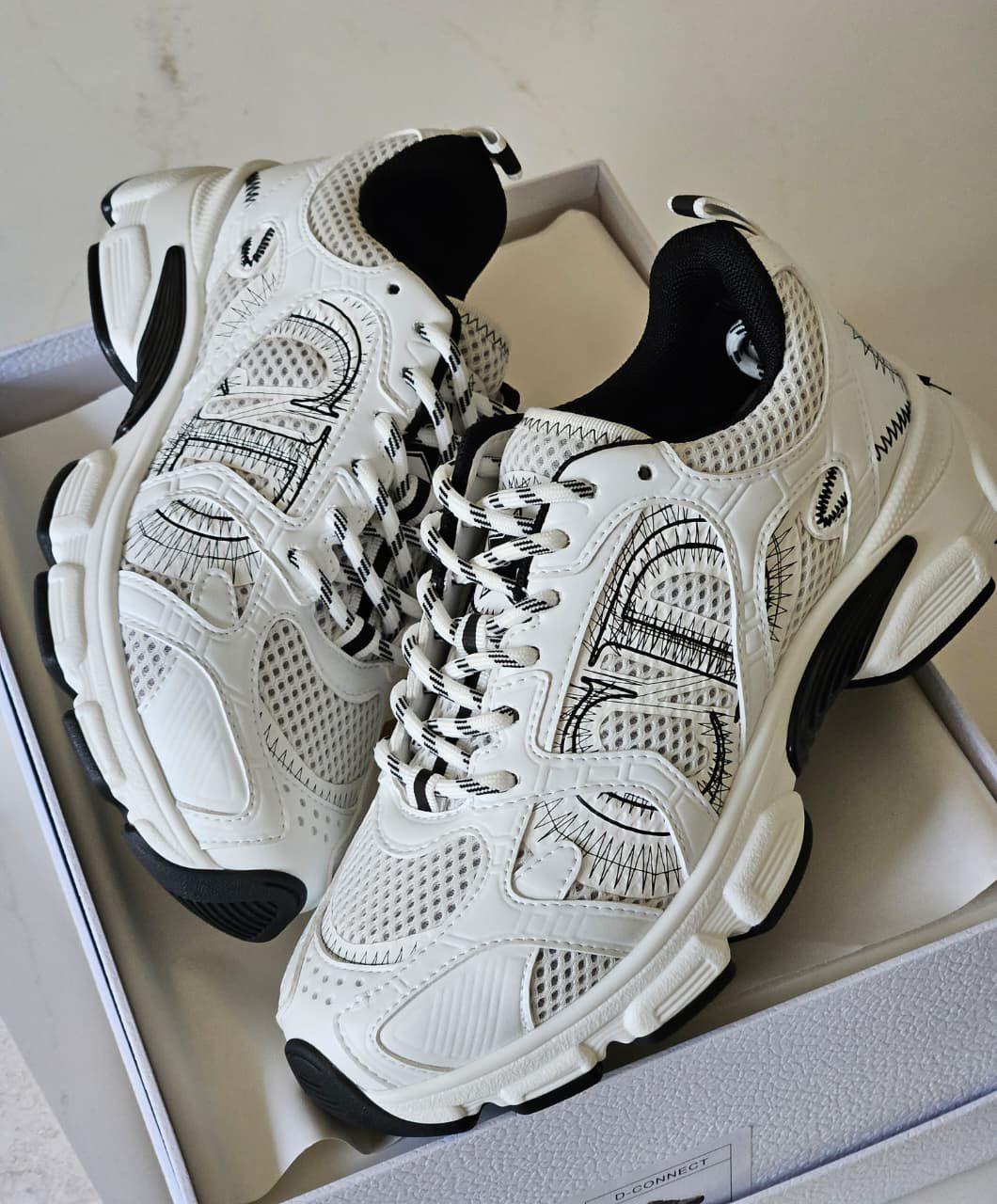 Ladies sneakers