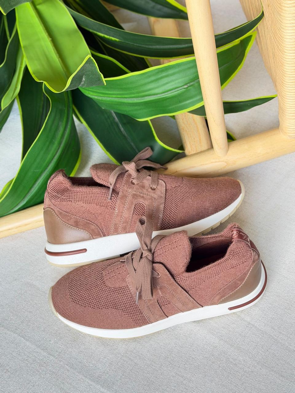 Ladies sneakers