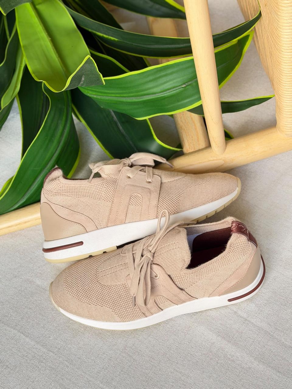 Ladies sneakers