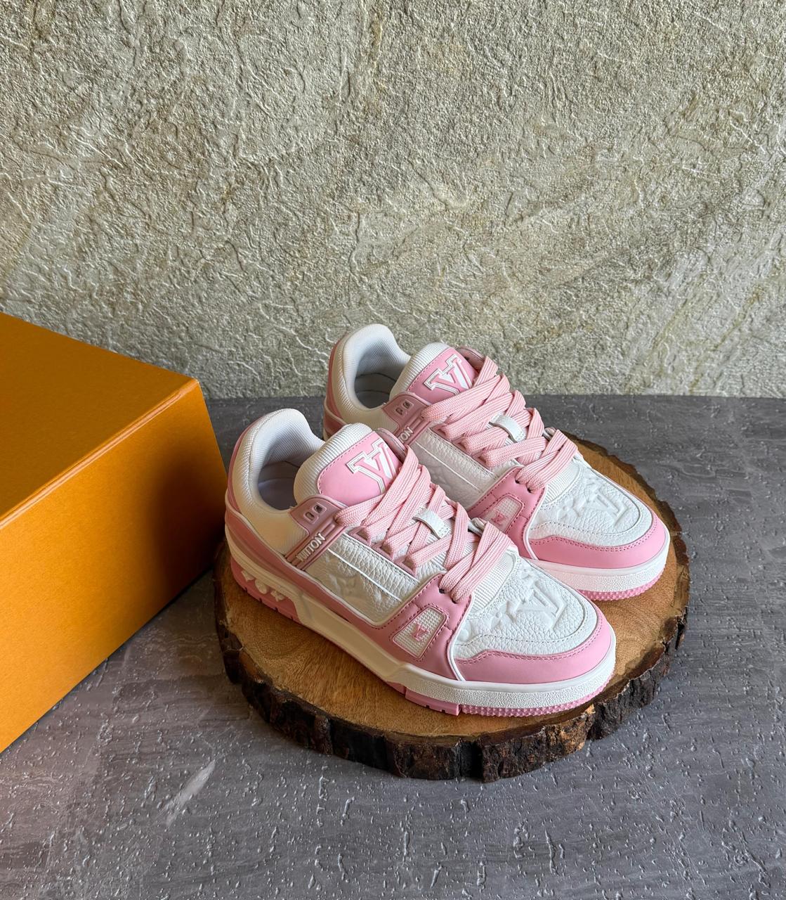 Ladies sneakers