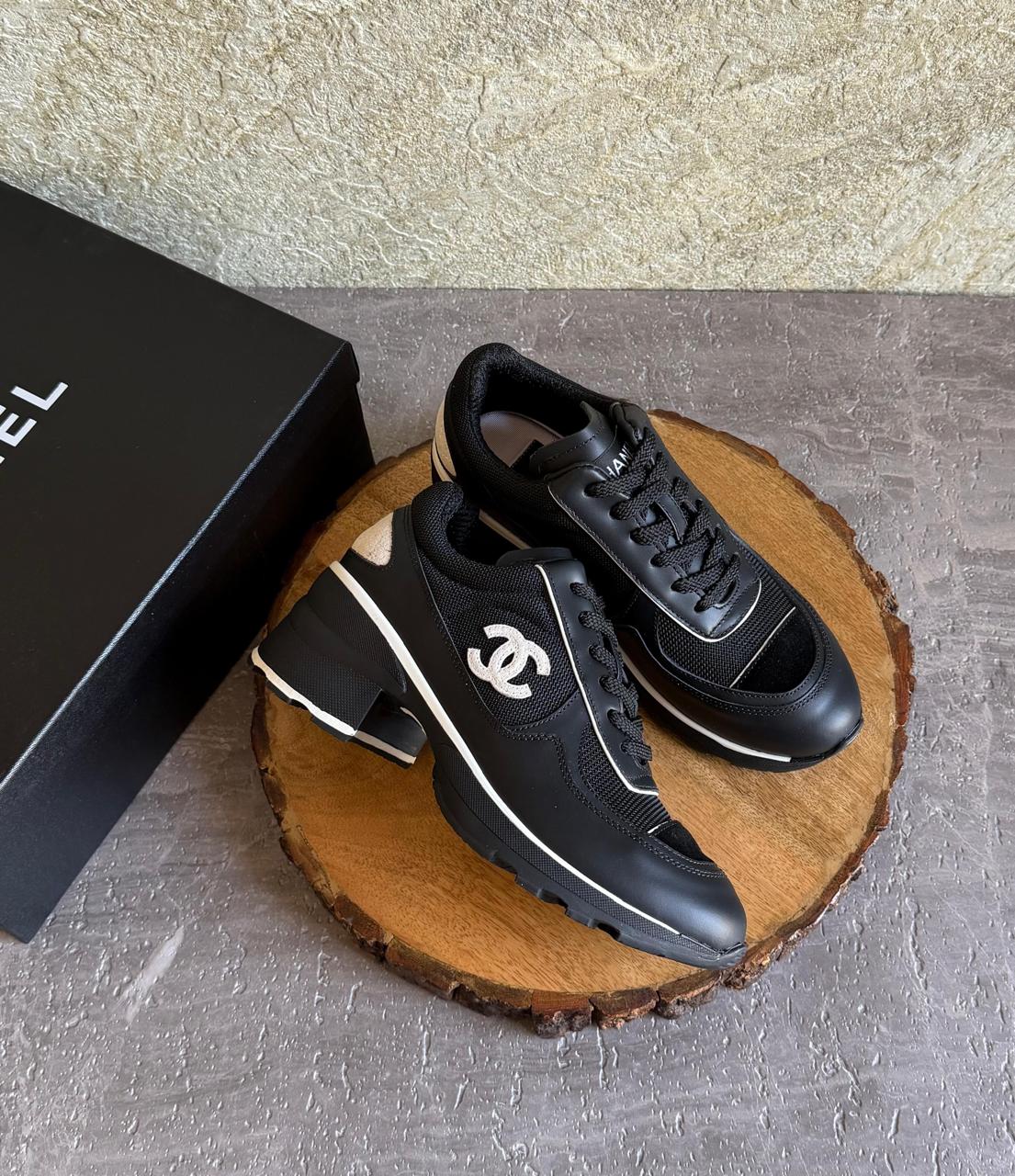 Ladies sneakers
