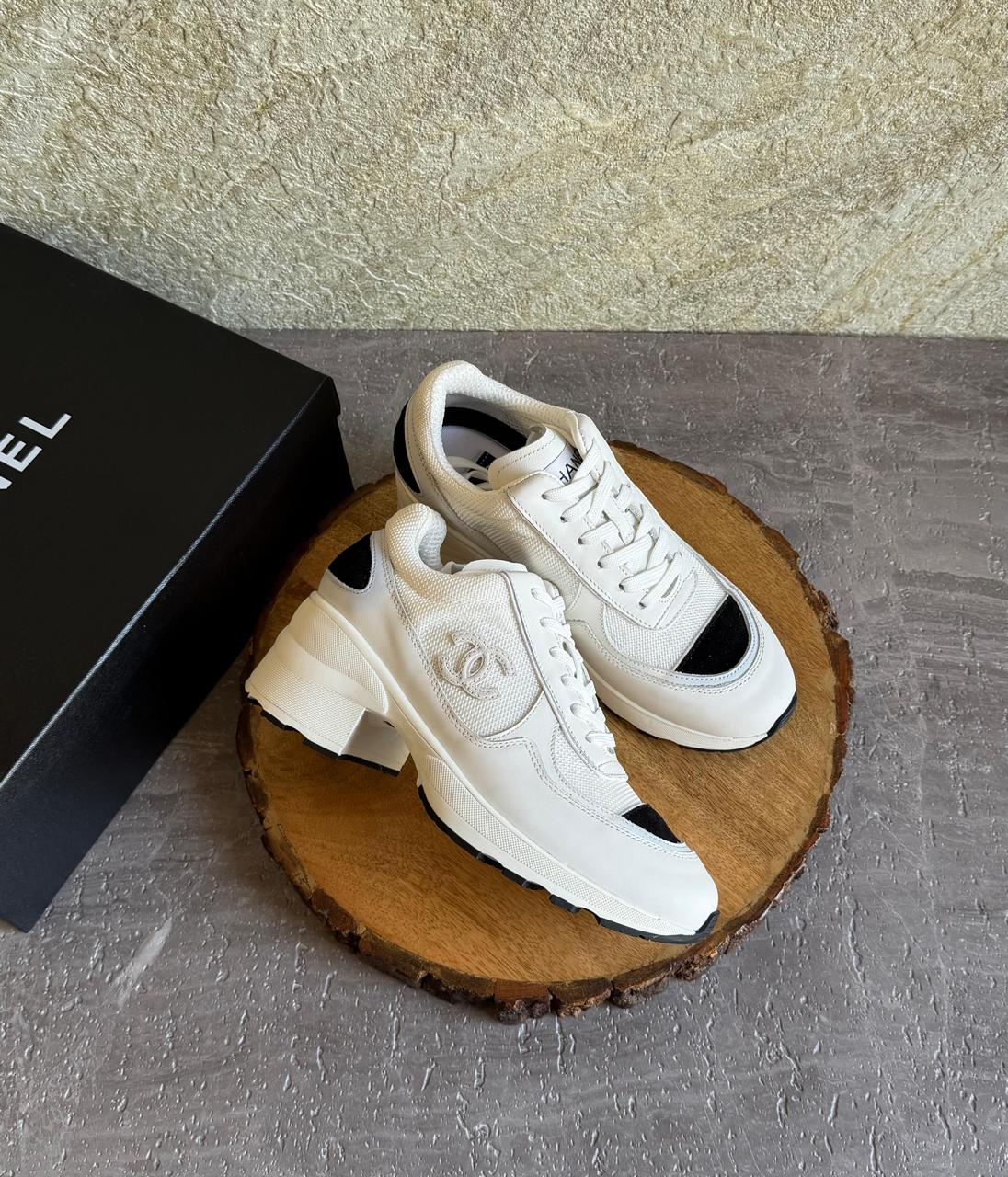 Ladies sneakers