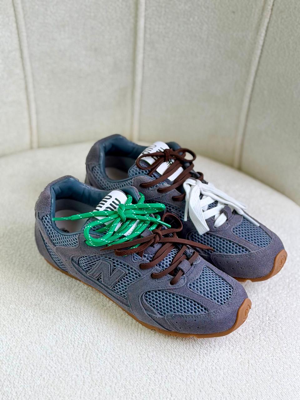 Ladies sneakers