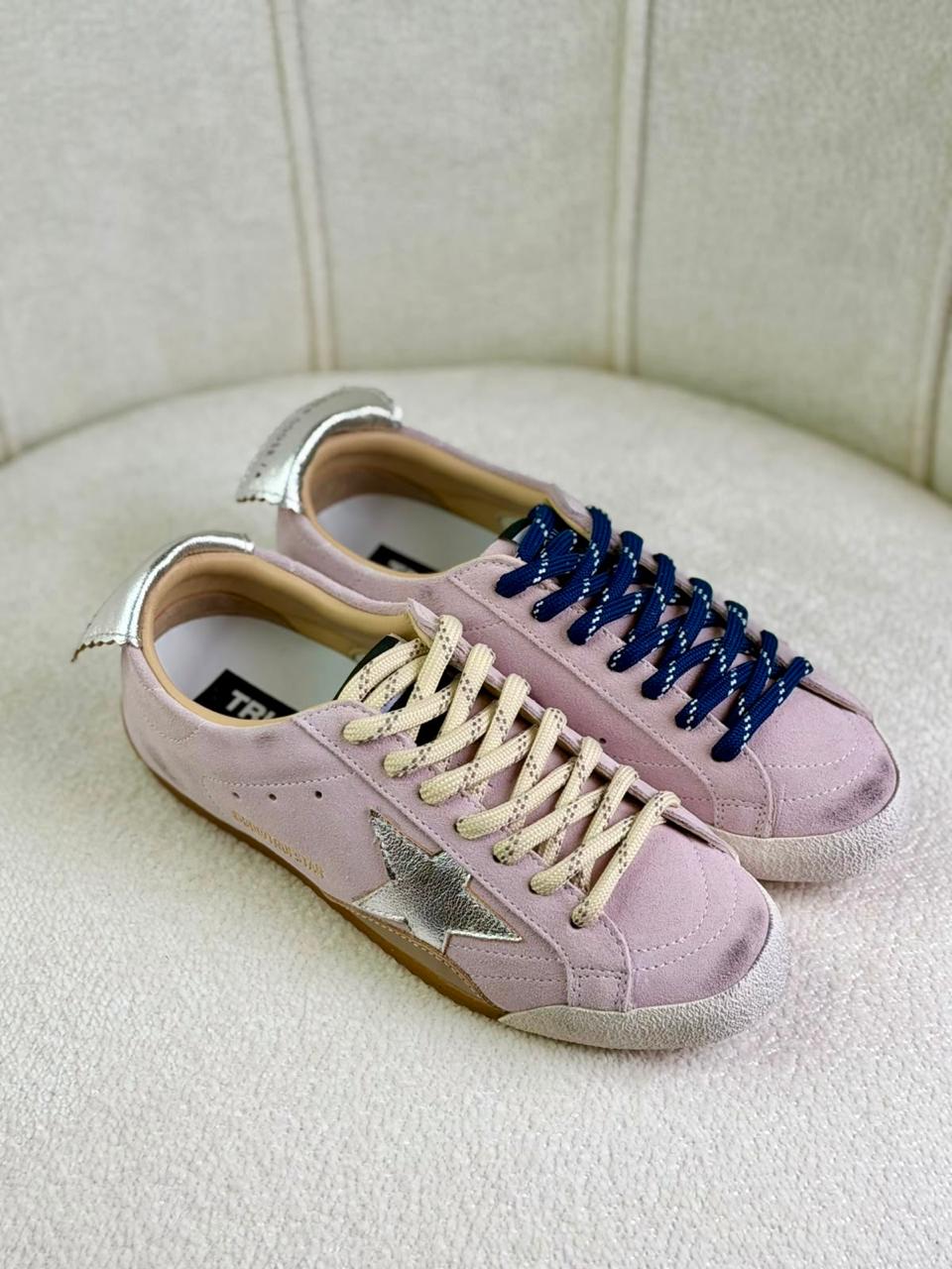 Ladies sneakers