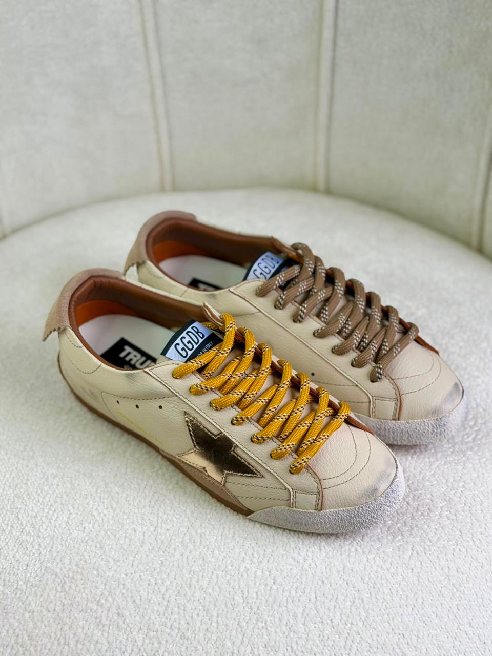 Ladies sneakers