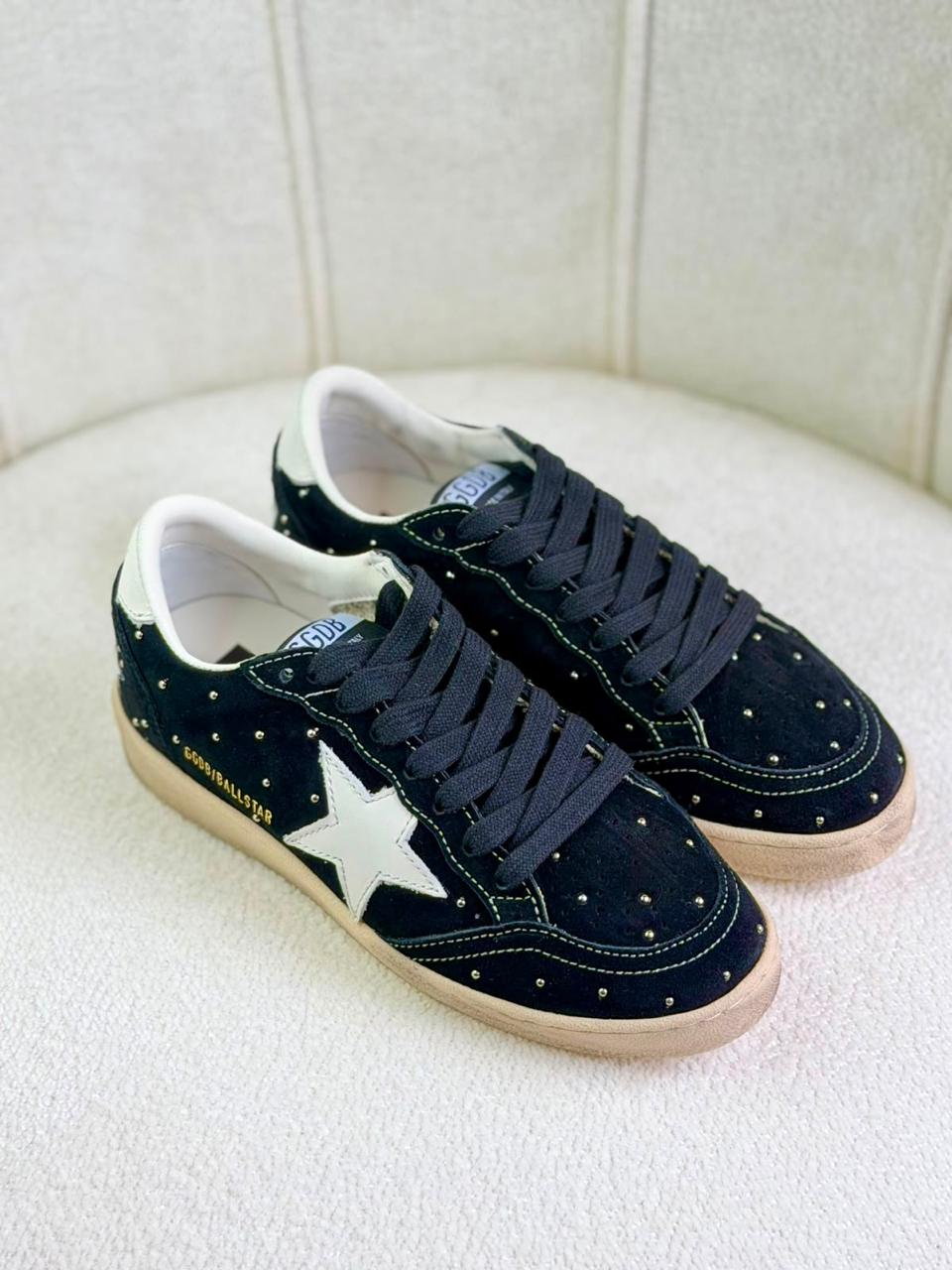 Ladies sneakers