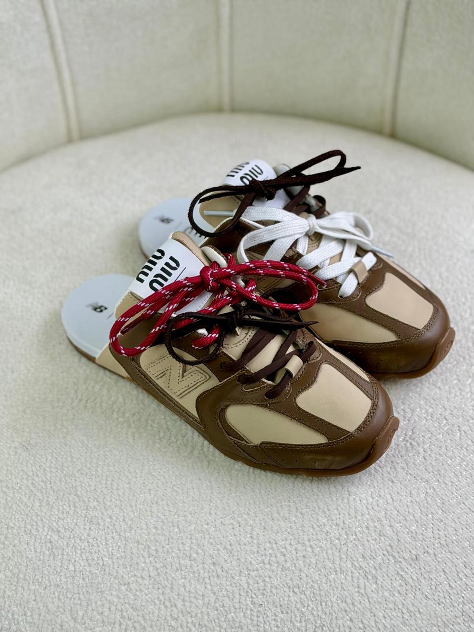 Ladies sneakers