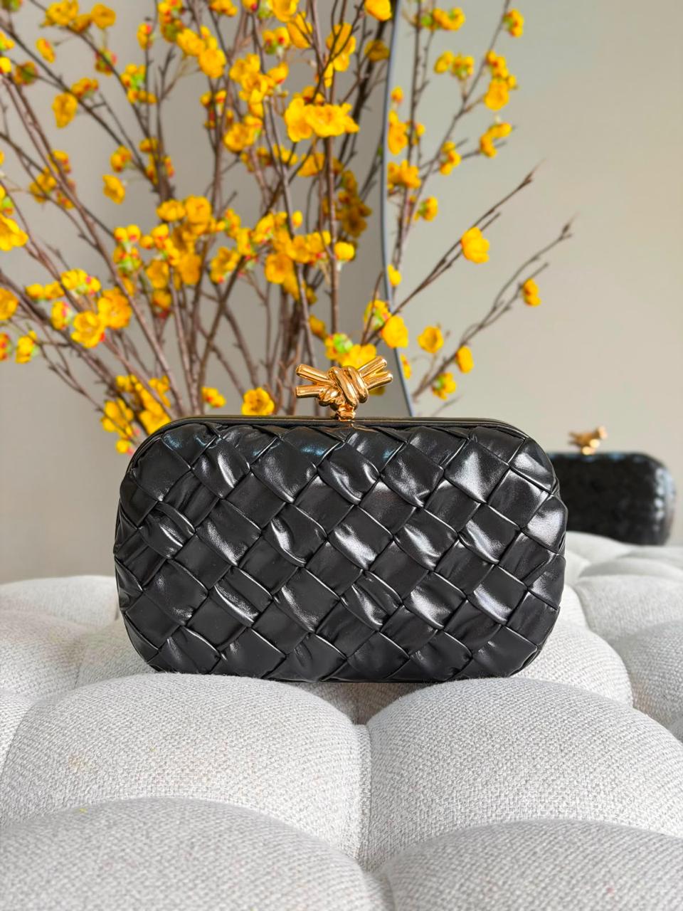 Ladies bo**ega bags