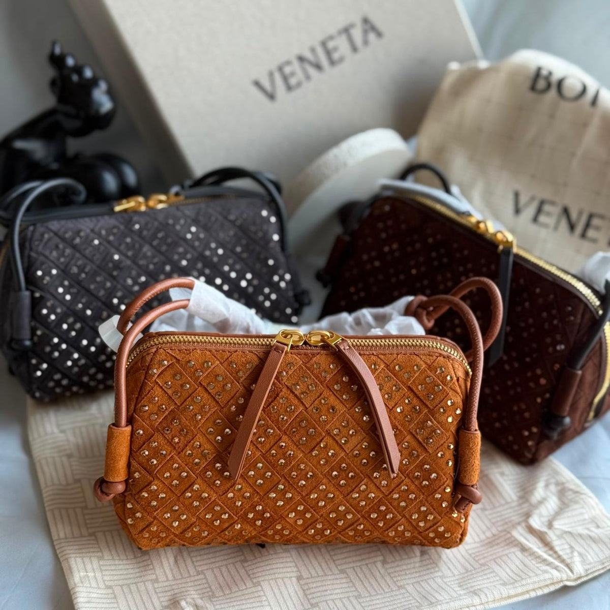 Ladies bo**ega bags