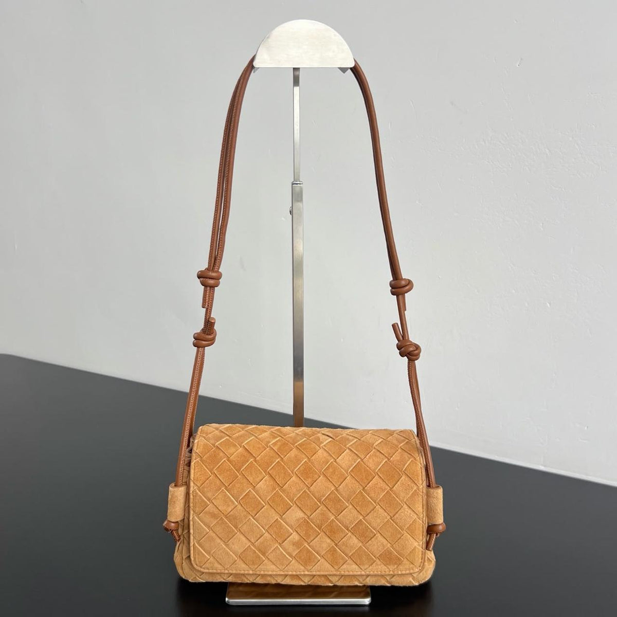 Ladies bo**ega bags