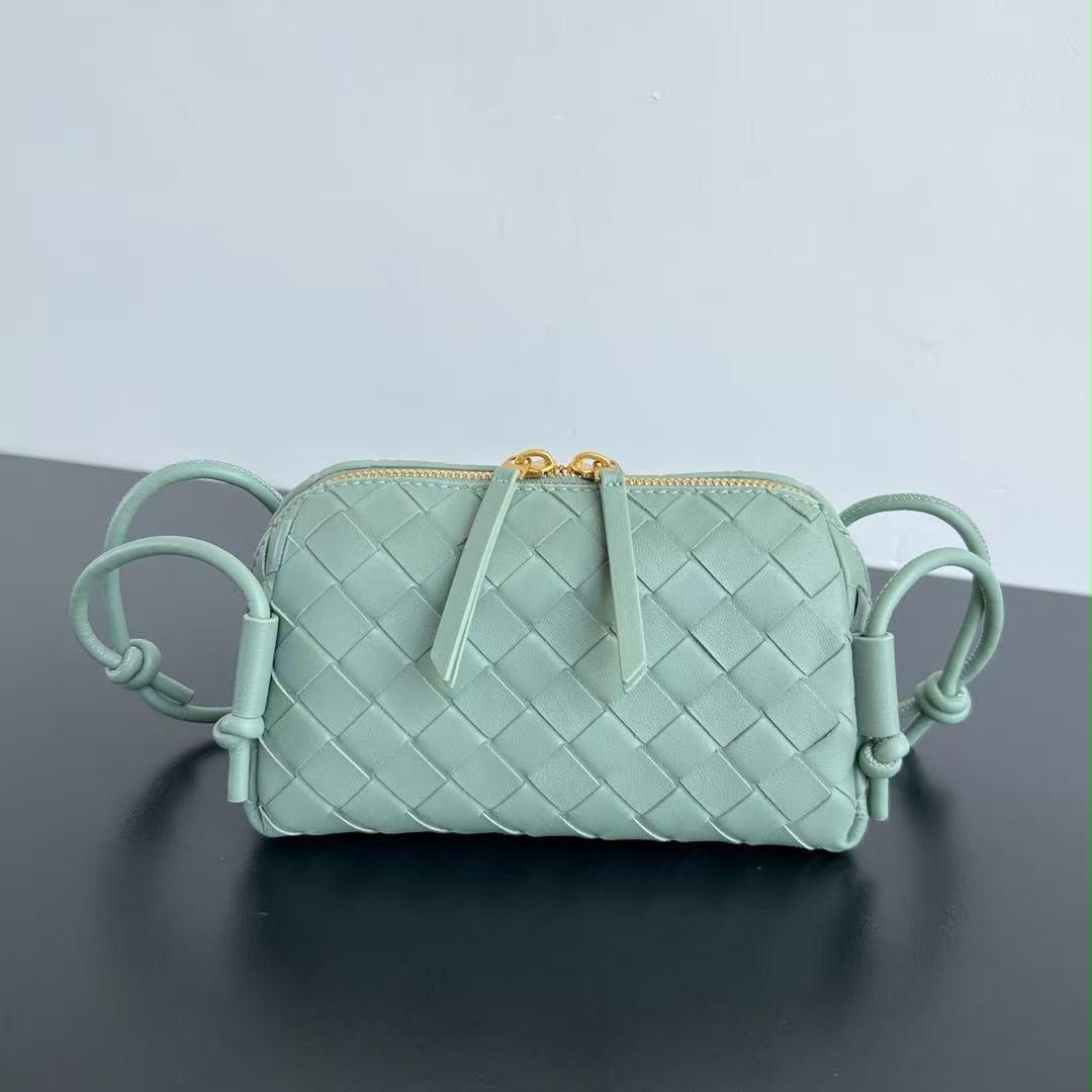 Ladies bo**ega bags