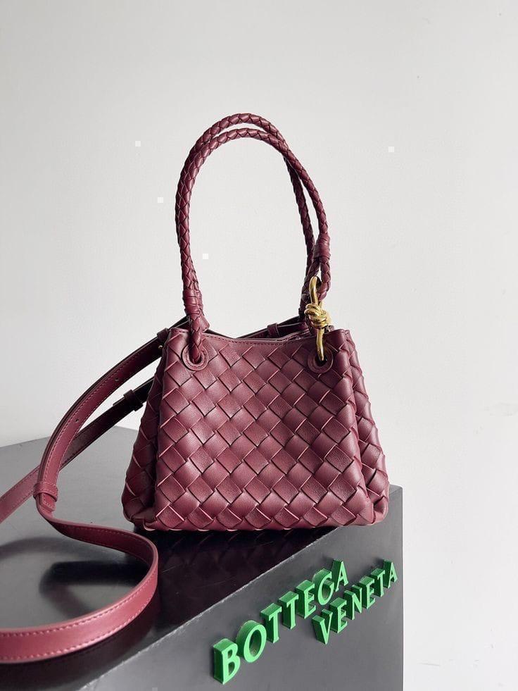 Ladies bo**ega bags
