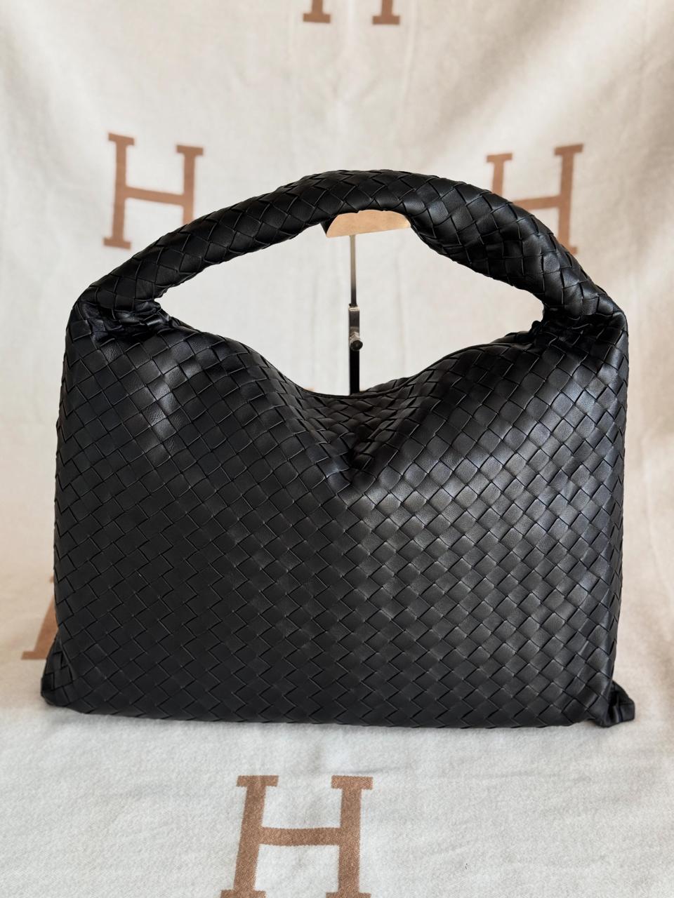 Ladies bo**ega bags