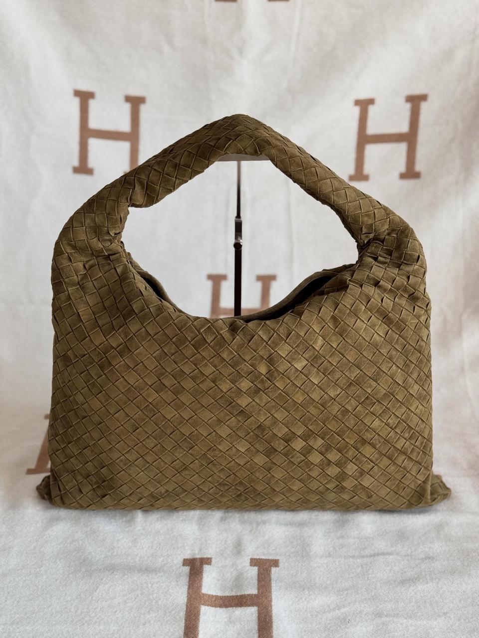 Ladies bo**ega bags