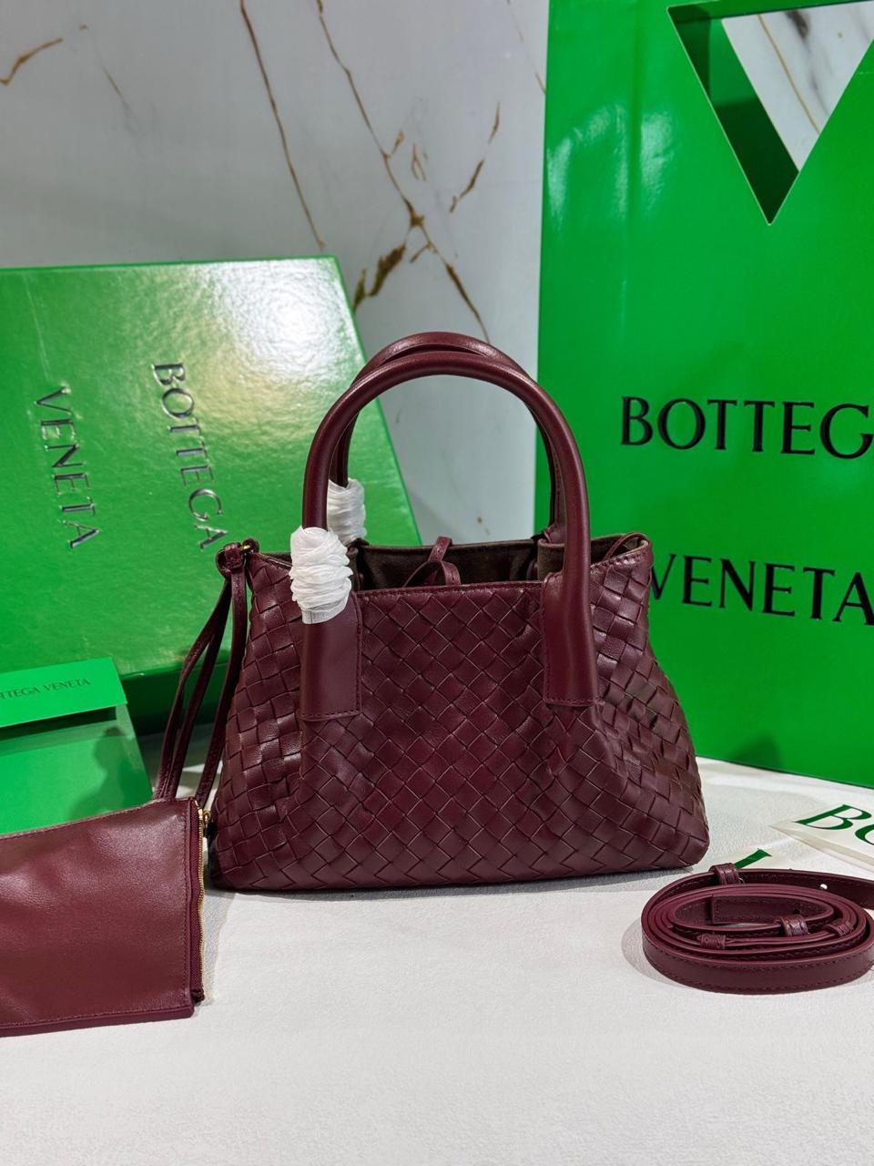 Ladies bo**ega bags