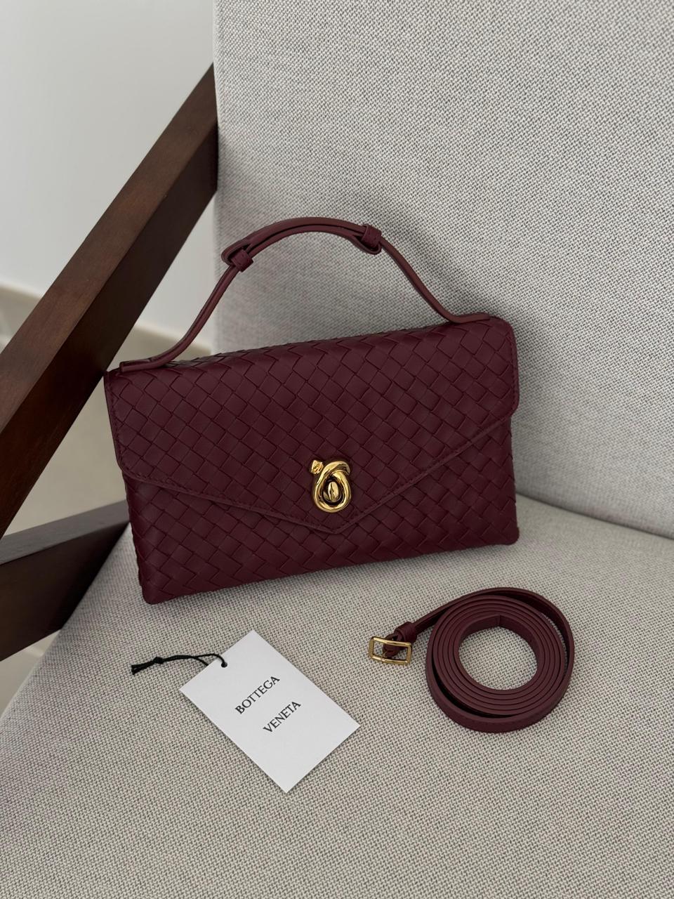 Ladies bo**ega bags