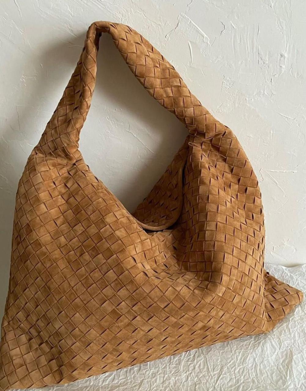 Ladies bo**ega bags