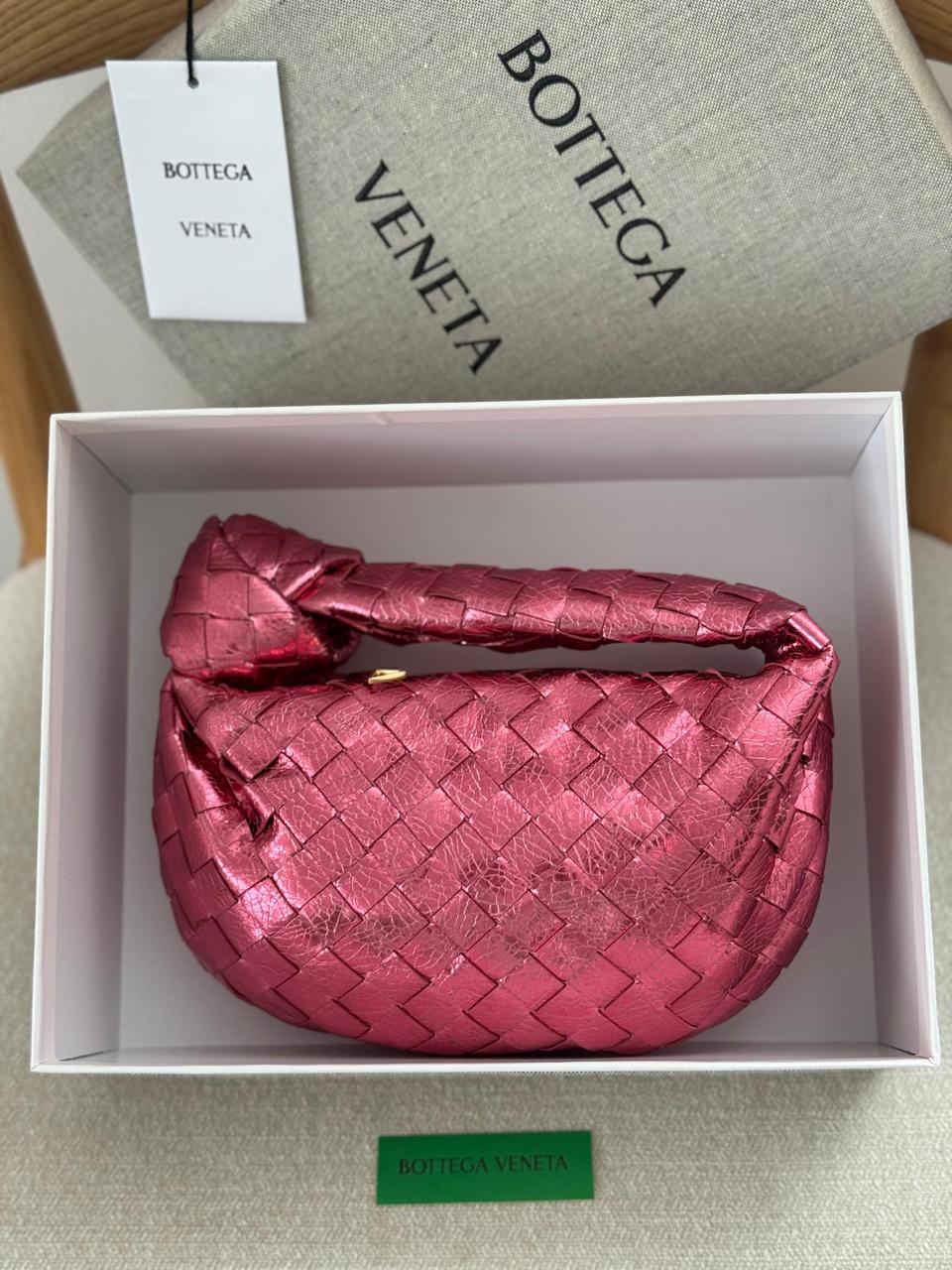 Ladies bo**ega bags